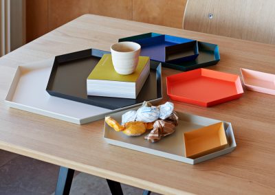 Kaleido-family-HAY-plateaux-couleurs-hexagonale-rangement-accessoires-décoration-tables-bureaux-duoconept