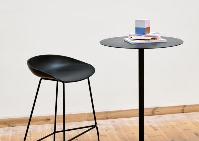 about-a-stool-HAY-assise-tabouret-haut-restauration-mobilier-interieur-amenagement-duoconcept