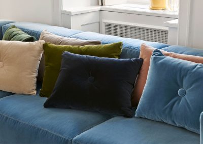 dot-cushion-soft-HAY-coussins-velours-bouton-couleurs-decoration-intérieur-particulier-duoconcept