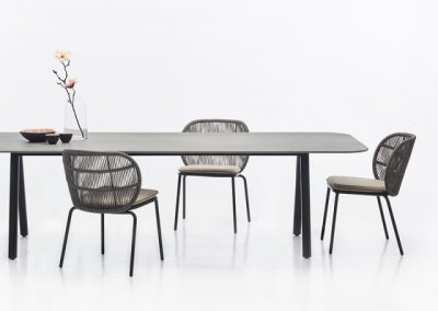 kodo-dining-chair-VINCENT-SHEPPARD-asssise-exterieur-terrasse-jardin-mobilier-amenagement-duoconcept
