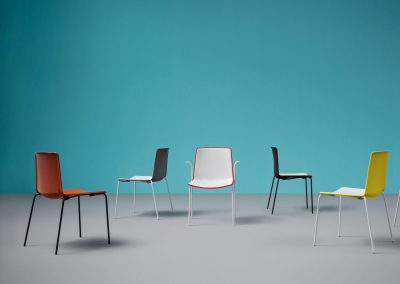 tweet-PEDRALI-mobilier-assise-chaise-couleur-mobilier-interieur-amenagement-duoconcept