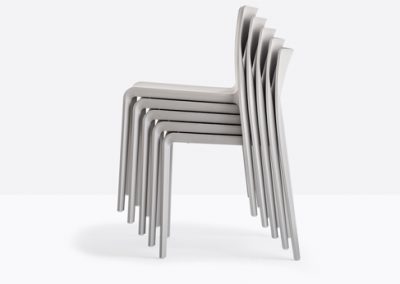 volt-PEDRALI-mobilier-assise-chaise-empilable-couleur-mobilier-interieur-amenagement-duoconcept