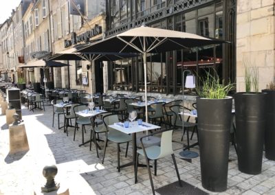 realisation-les-4-sergents-restaurant-la-rochelle-terrasse-exterieur-mobilier-design