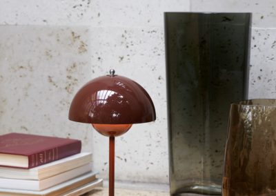 Lampe a poser design rouge brun sans fil et tactile andtradition