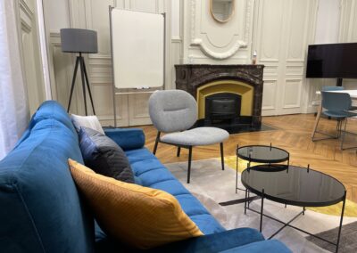 Espace salon design et cocooning d'une salle de réunion sur Lyon