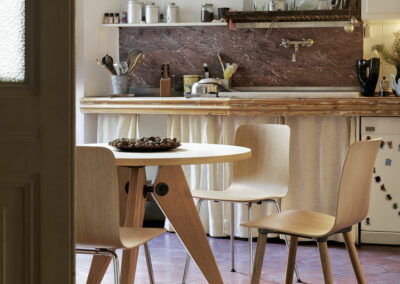 Table a manger en bois design Gueridon VITRA mobilier interieur