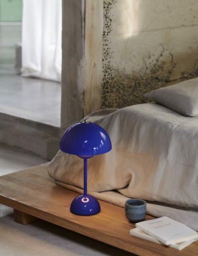 Lampe-à-poser-portable-Flowerpot-VP9-ANDTRADITION-verte-luminaire-mobilier-amenagement-interieur-design-panton-duoconcept